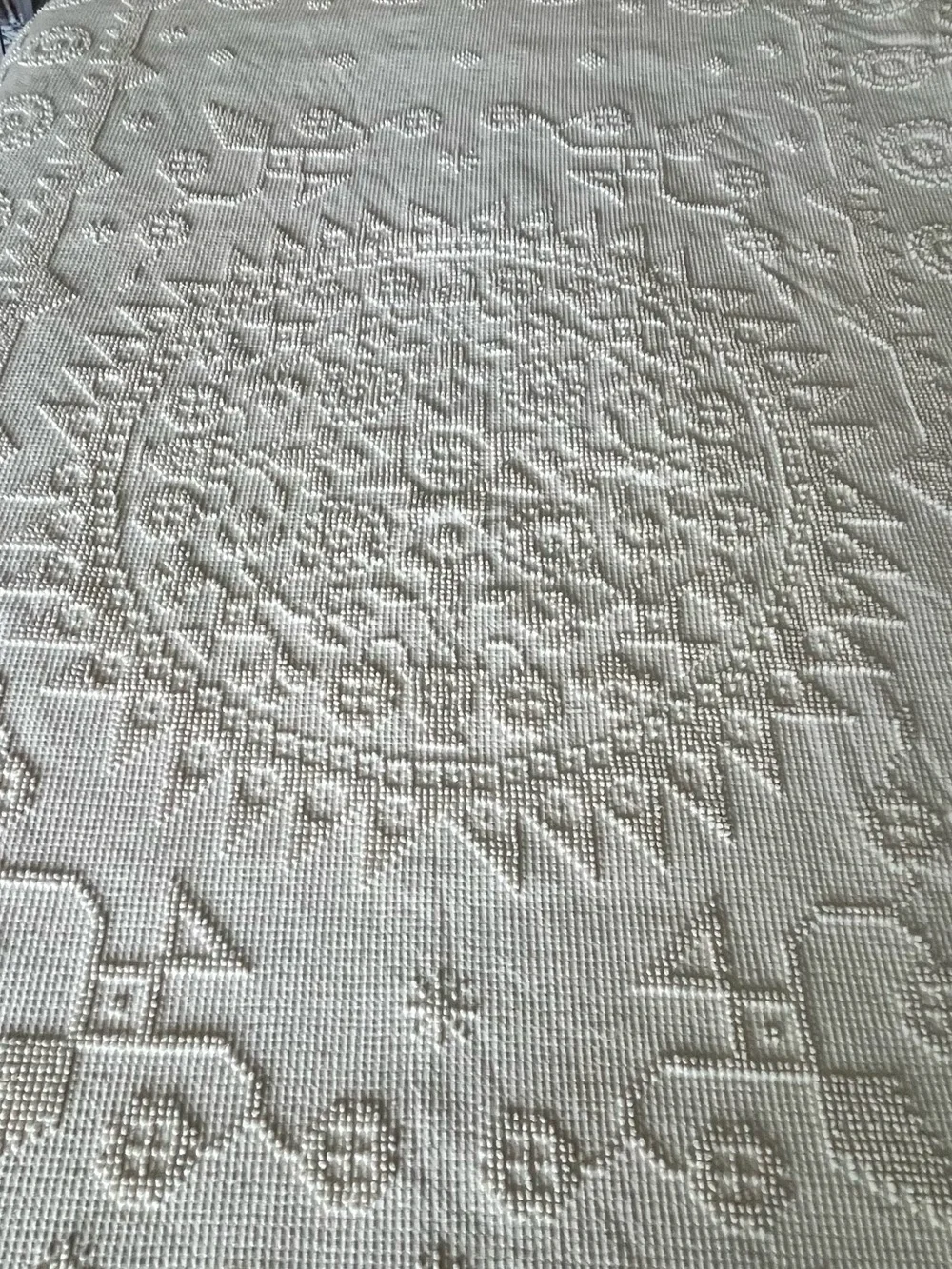 Morgan-Jones Minuet Cotton Chenille Twin/Full Bedspread Size 70” x 105” in Ivory